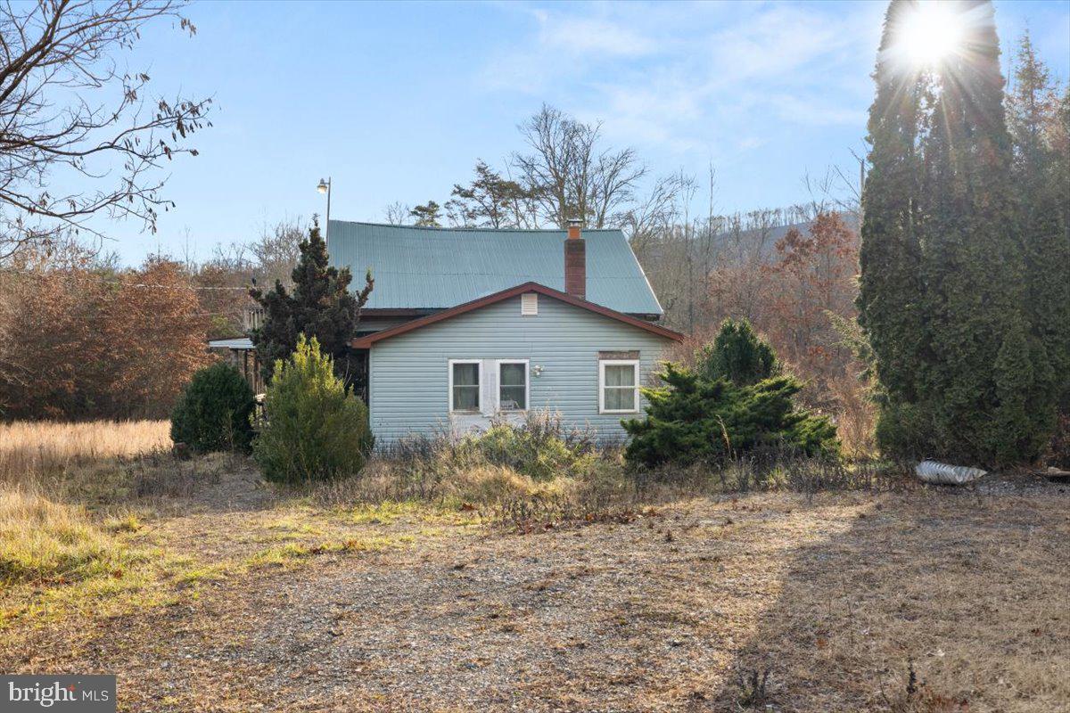 1929 LAKE FERNDALE DRIVE