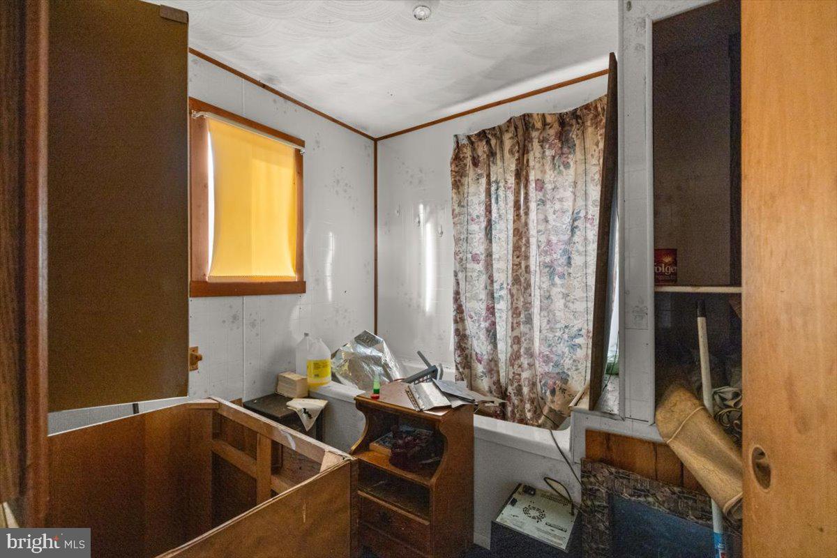 LAKE FERNDALE - Residential