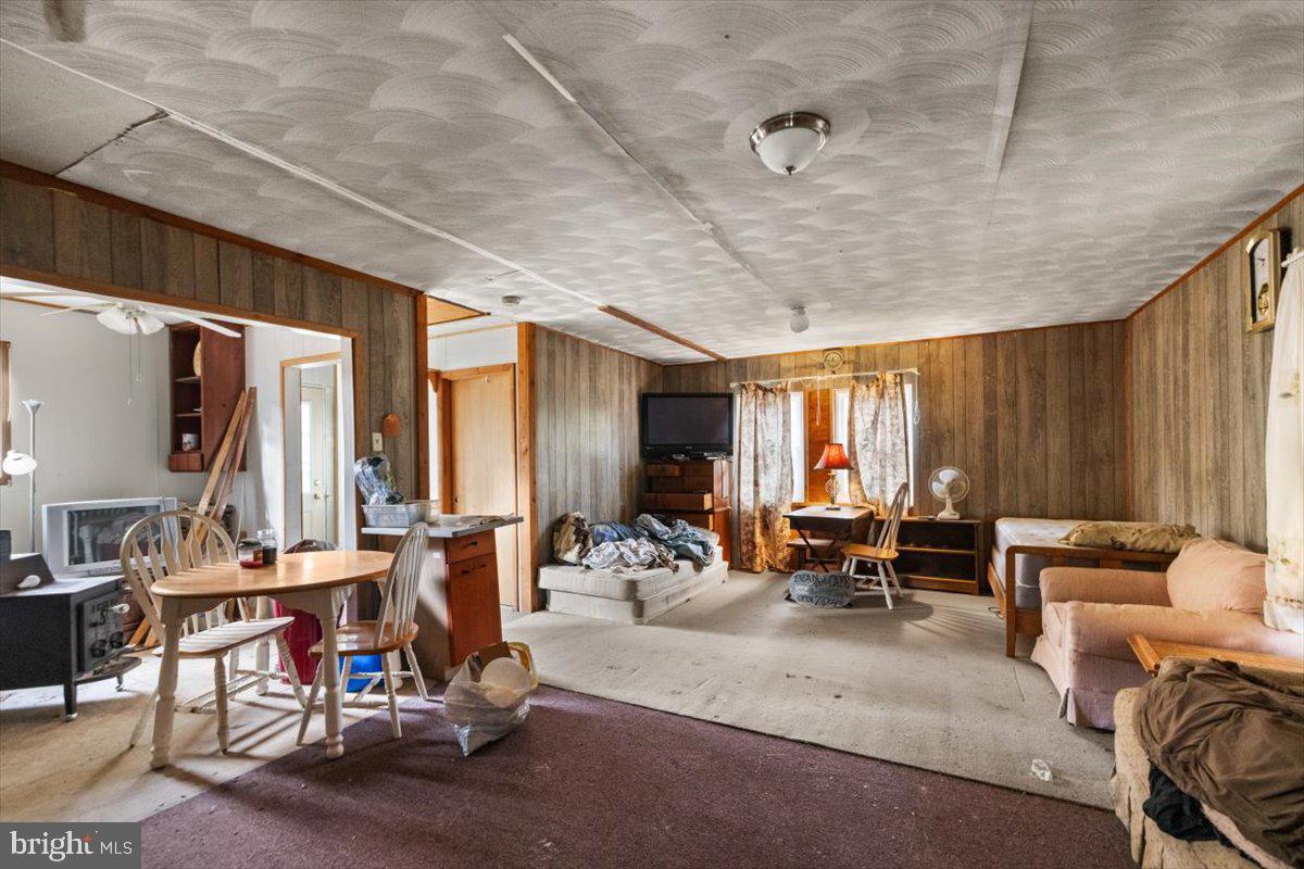 LAKE FERNDALE - Residential