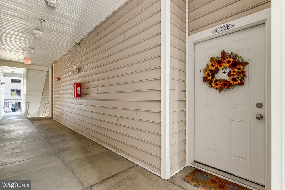 4102 E SUMMER BROOK WAY