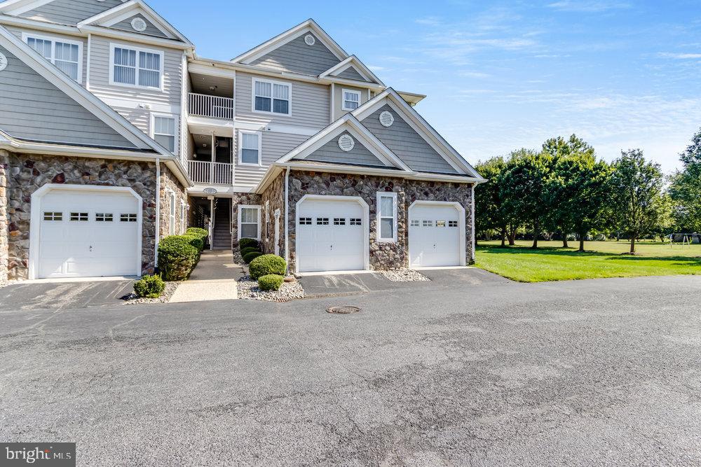 4102 E SUMMER BROOK WAY