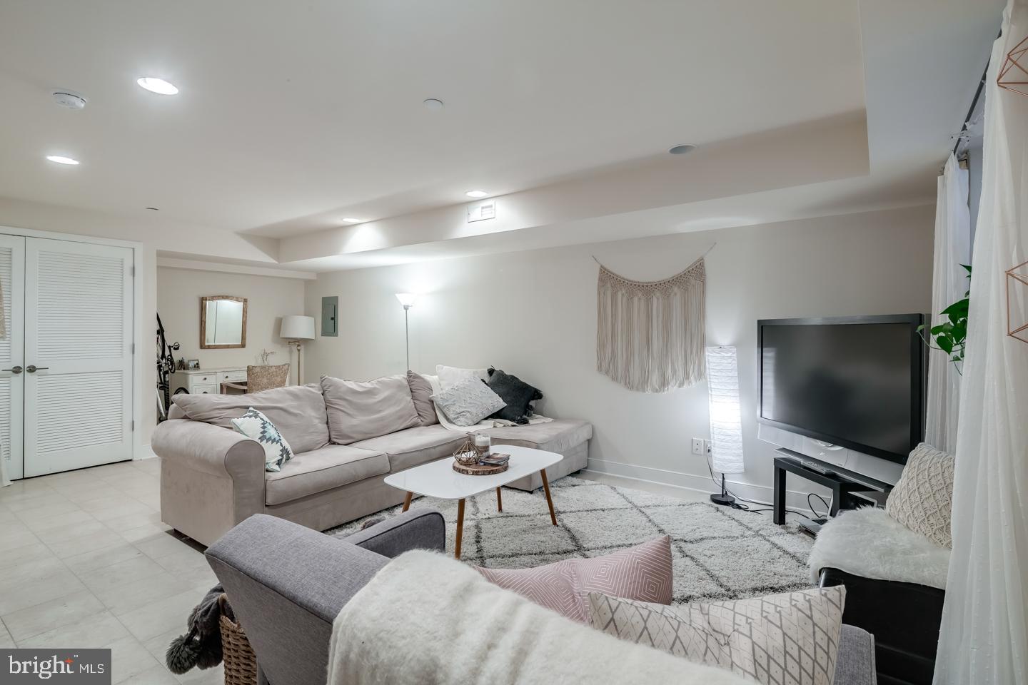 POINT BREEZE - Residential Lease