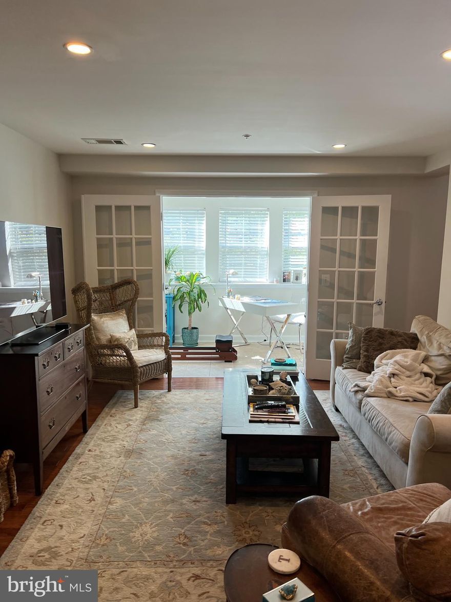 Beautiful condo located in the heart of Arlington with only minutes away from the Capitol. This unit is all about location and no commuting with it being only a minute distance away from shopping malls, highways, metro station & other marketplace. This condo has two bedrooms and two bathrooms which allows you to easily share as well. The condo has been well kept and everything inside is in great condition. Ready for move-in.