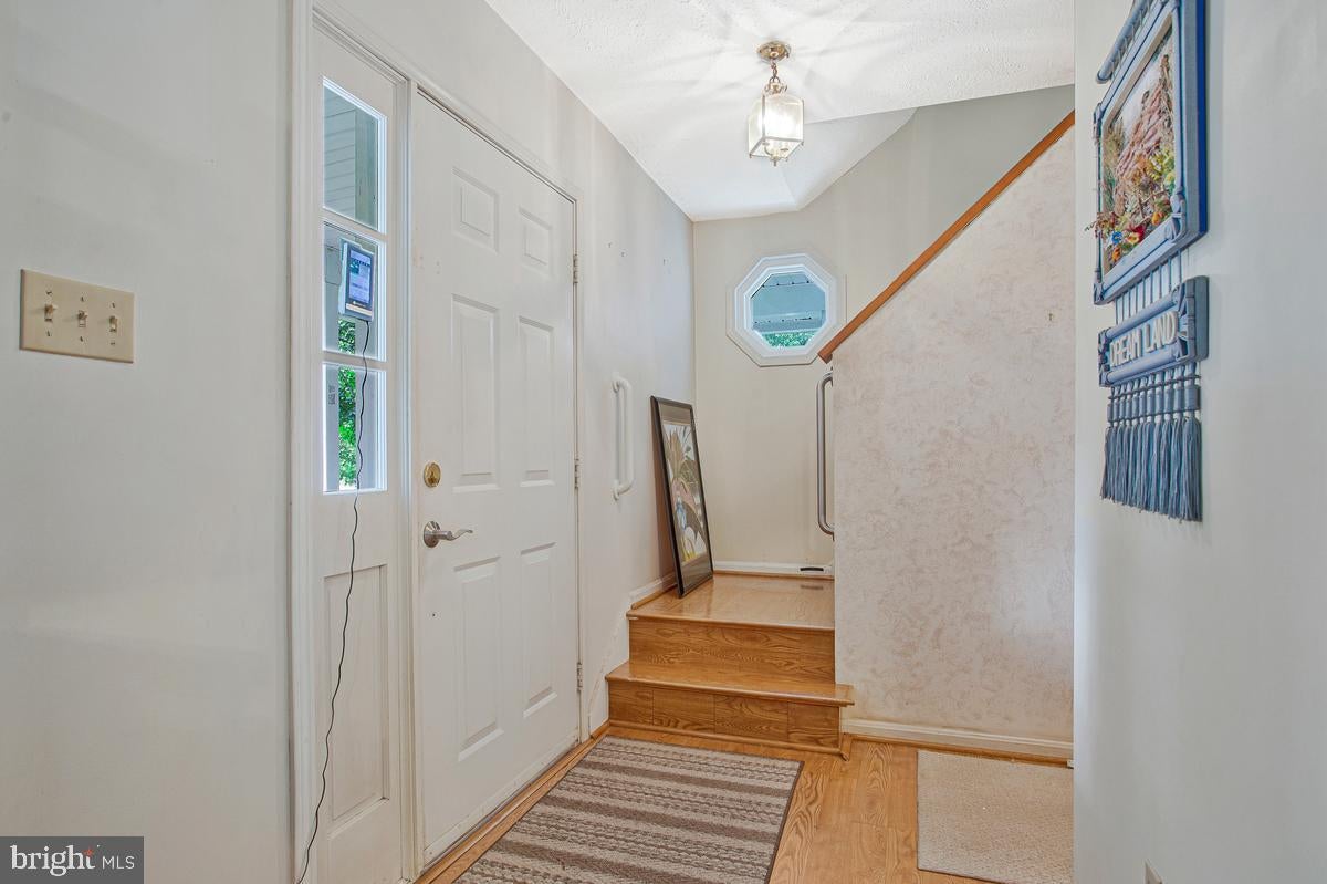 1182 BAY HIGHLANDS DRIVE