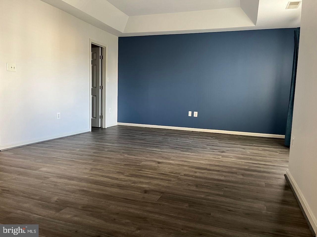 AUTUMN CHASE HUNT - Residential