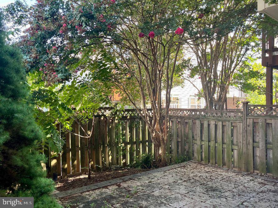 AUTUMN CHASE HUNT - Residential