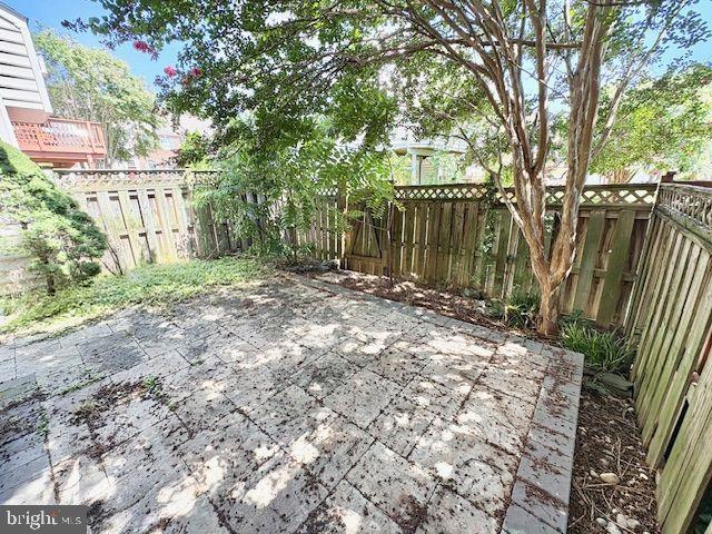 AUTUMN CHASE HUNT - Residential