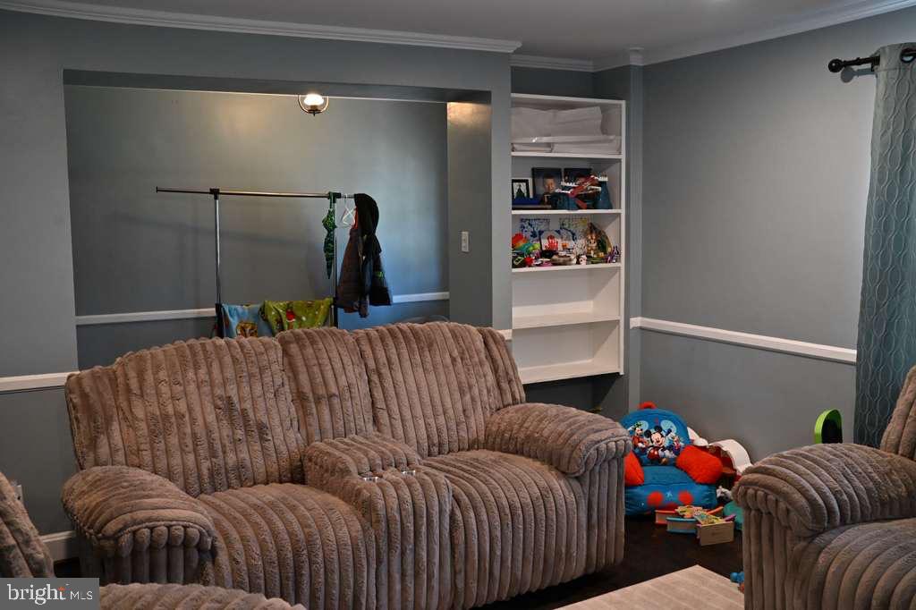 MAUGANSVILLE - Residential