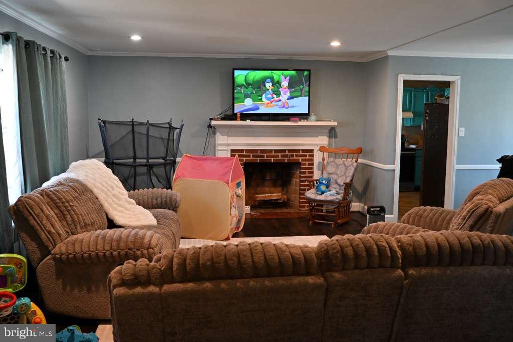 MAUGANSVILLE - Residential