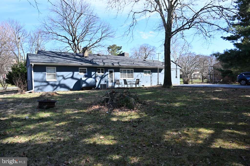 MAUGANSVILLE - Residential