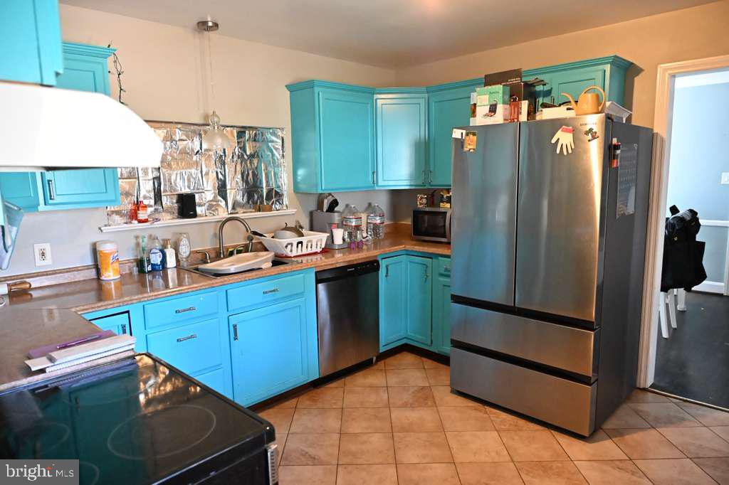 MAUGANSVILLE - Residential