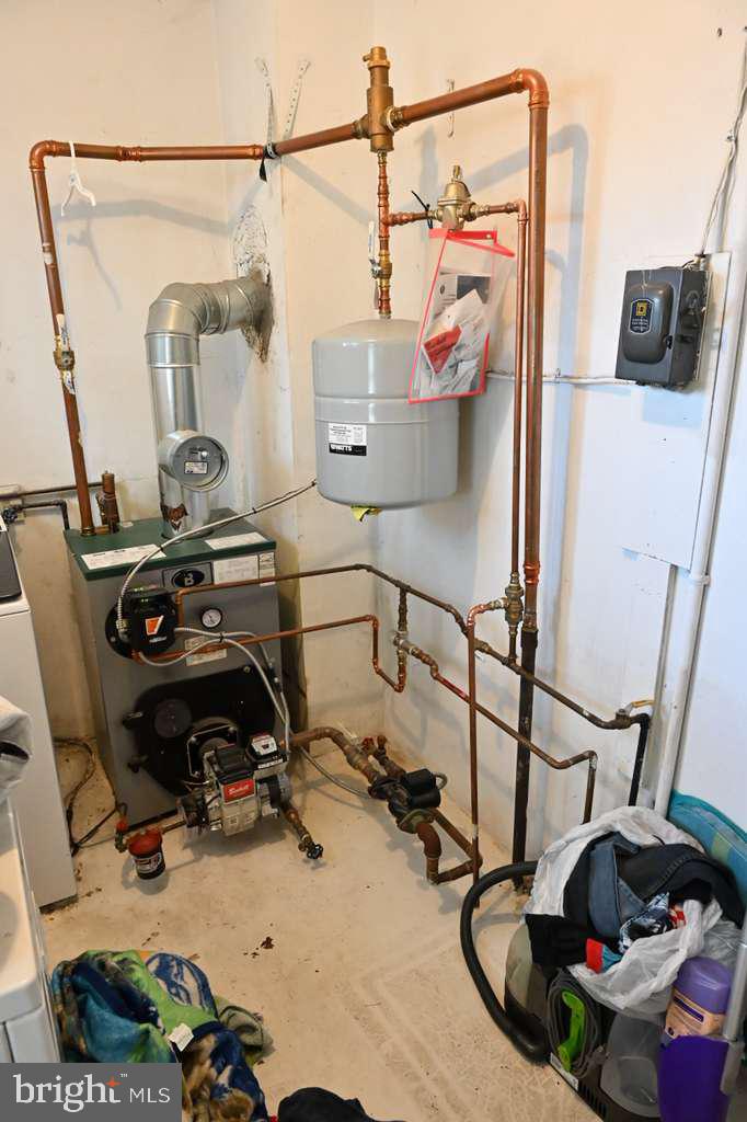 MAUGANSVILLE - Residential