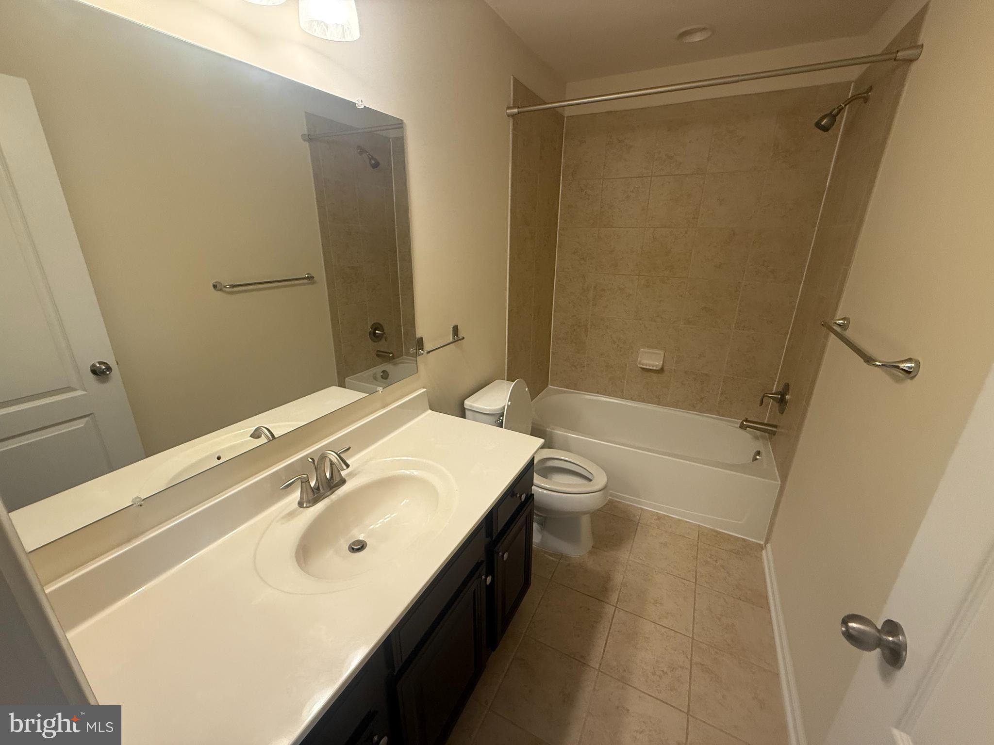 OXFORD SQUARE - Residential Lease