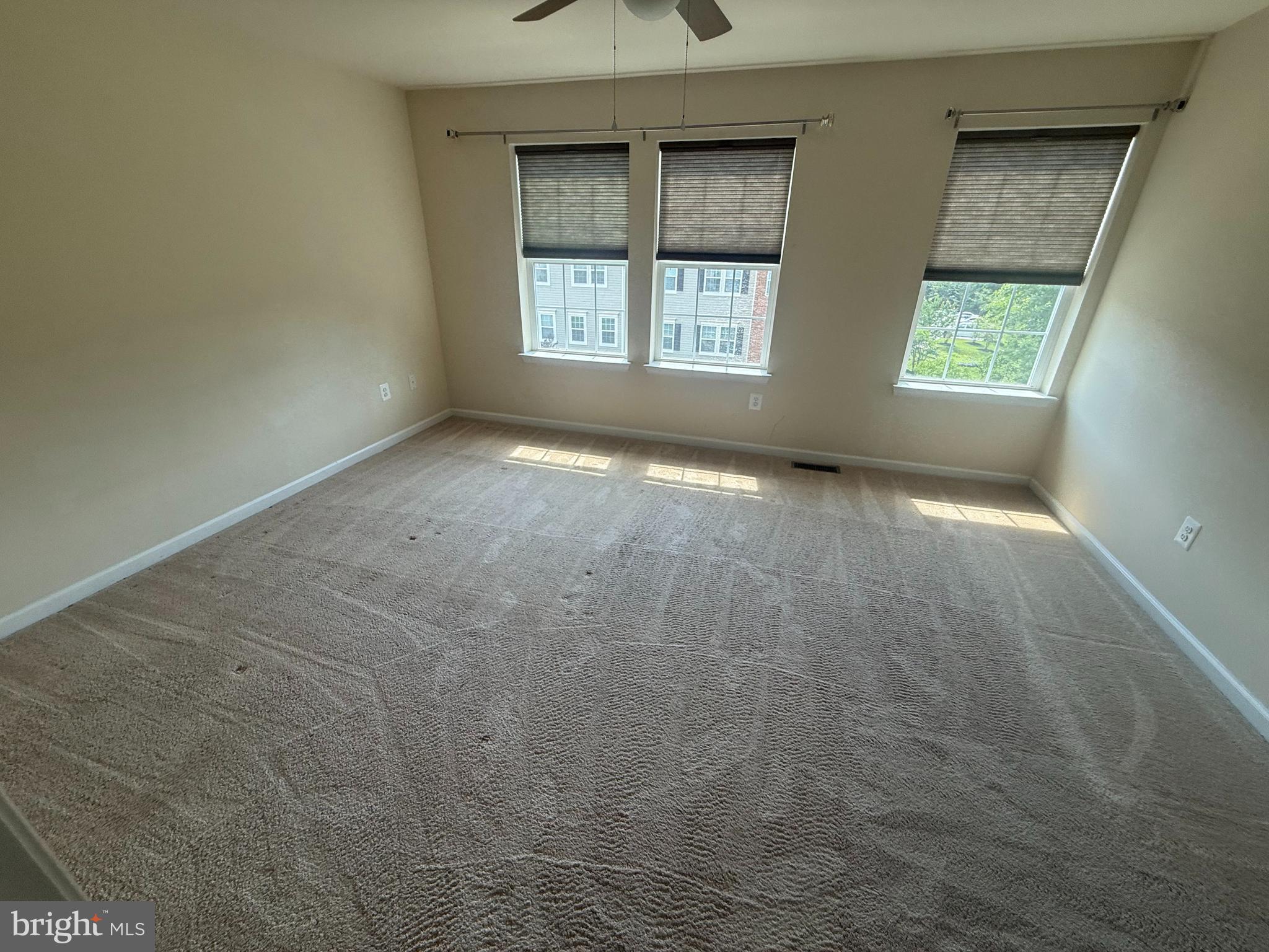 OXFORD SQUARE - Residential Lease