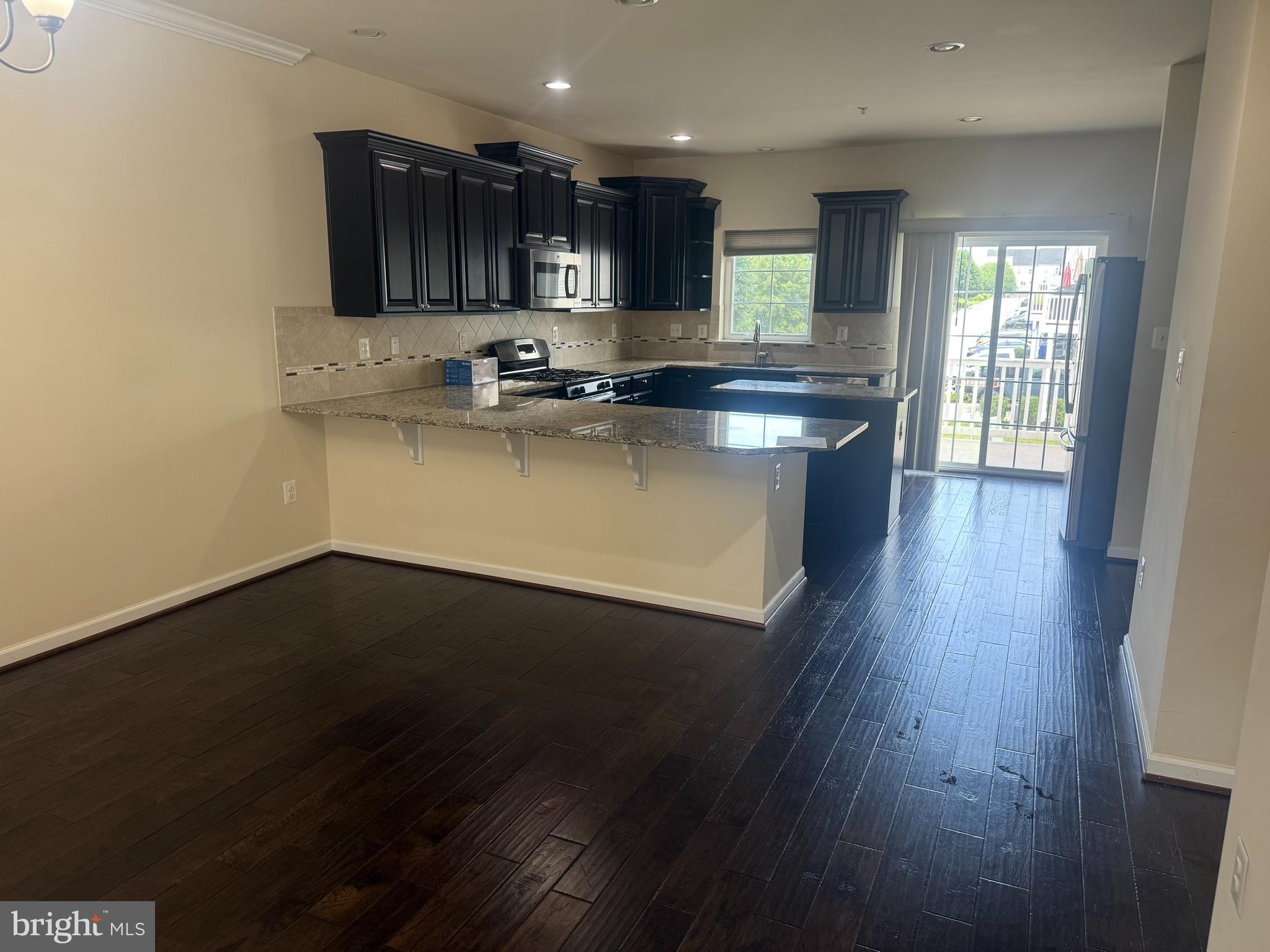 OXFORD SQUARE - Residential Lease