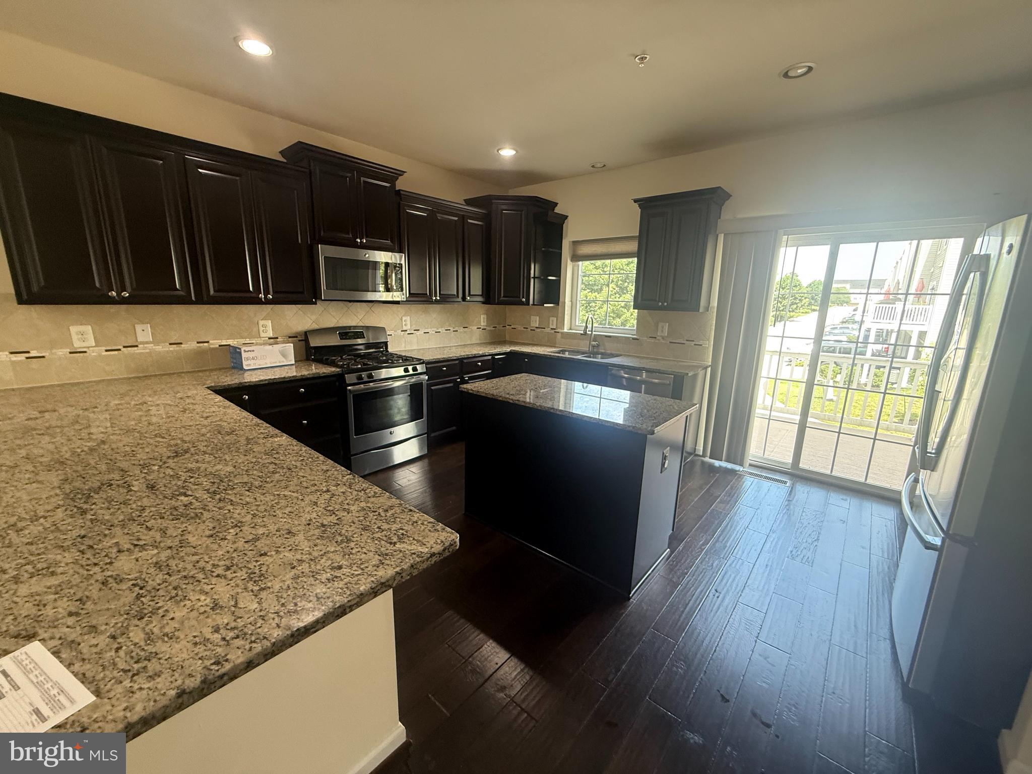 OXFORD SQUARE - Residential Lease