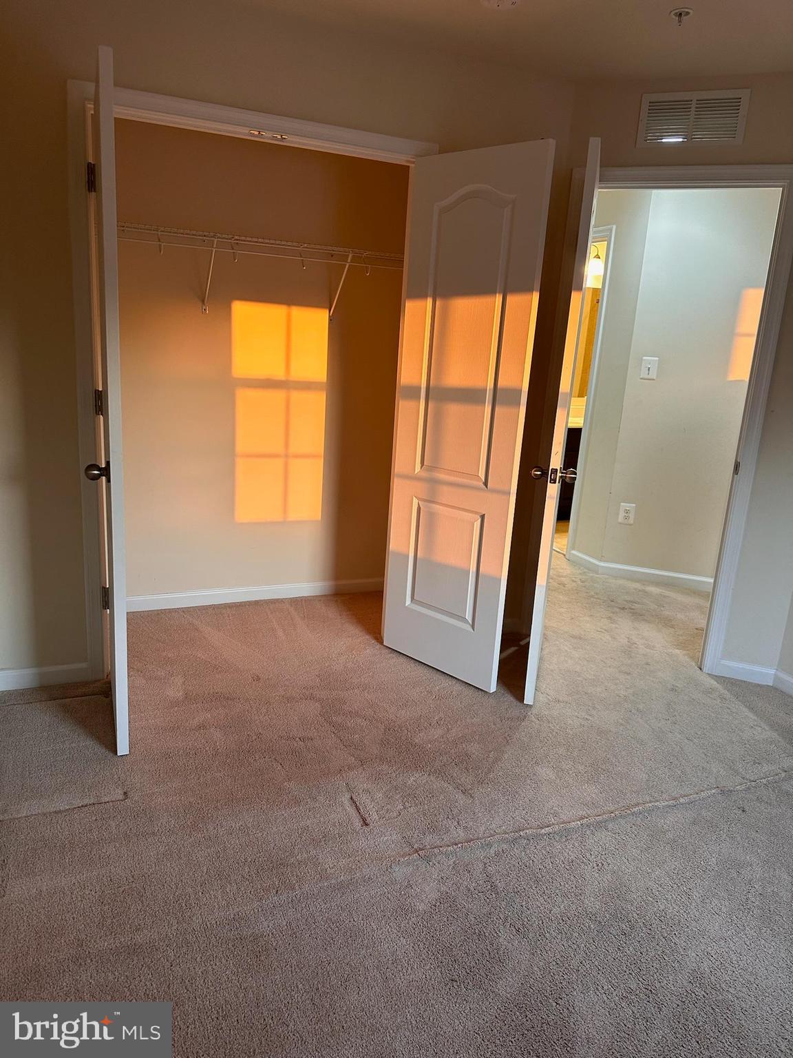 OXFORD SQUARE - Residential Lease