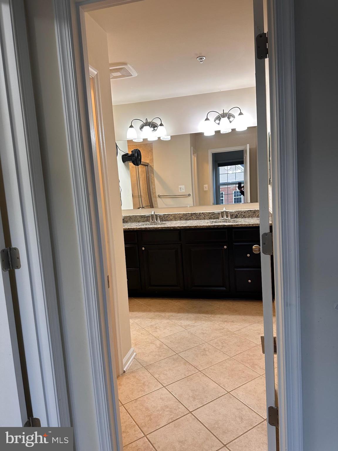 OXFORD SQUARE - Residential Lease