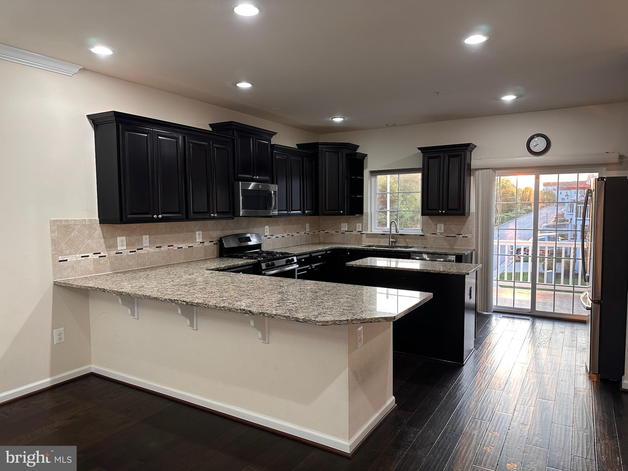 OXFORD SQUARE - Residential Lease