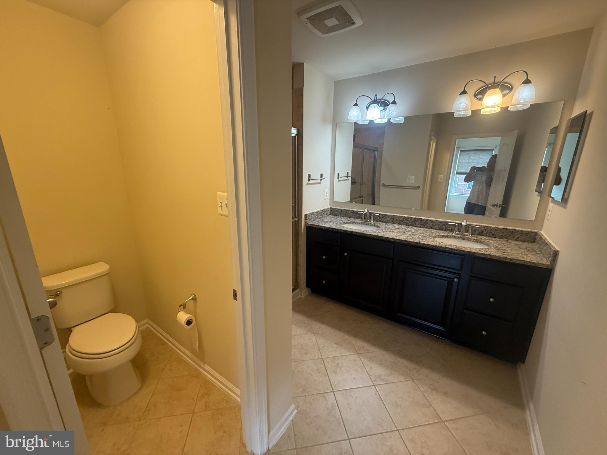 OXFORD SQUARE - Residential Lease