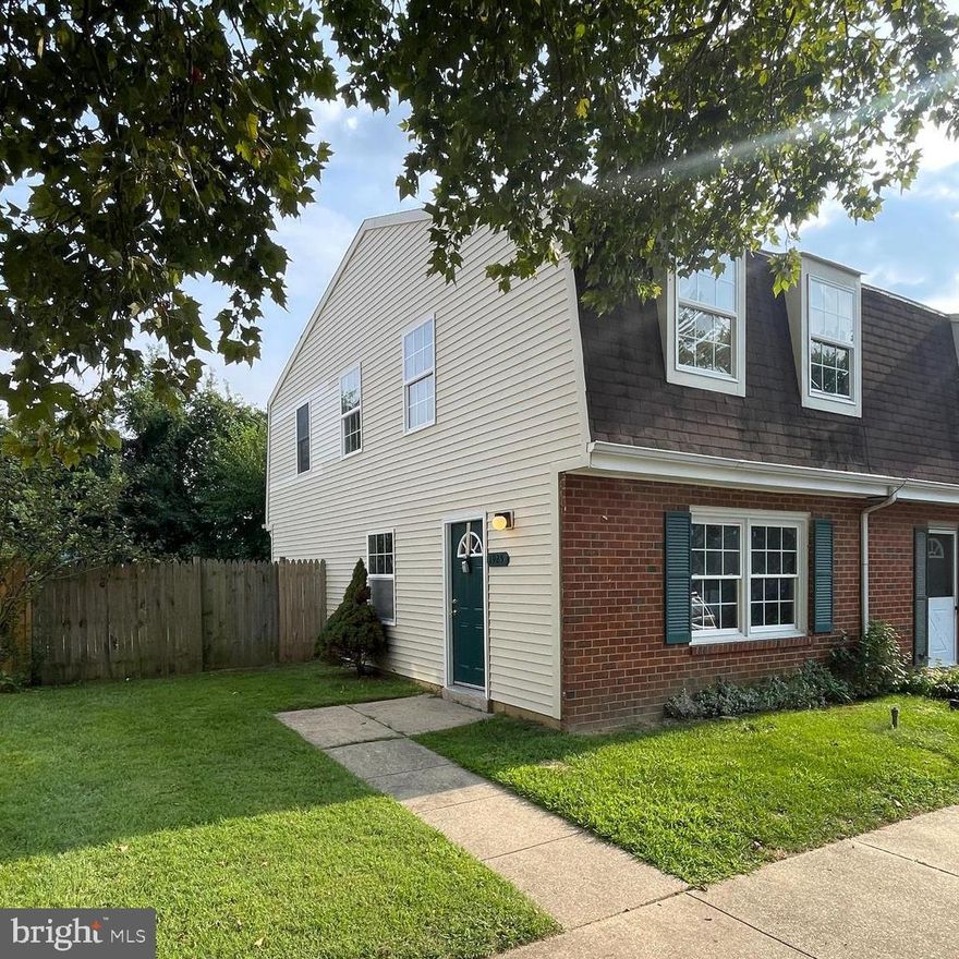 Come see this outstanding freshly renovated end unit TH. Brand new carpet, new paint, new flooring and new appliances. Close to Ft Meade, Arundel Mills, 295 and 95.