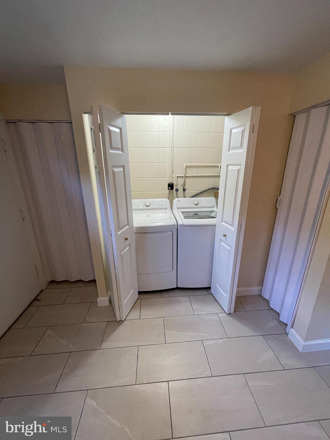 WARFIELD CONDOMINIUMS - Residential Lease