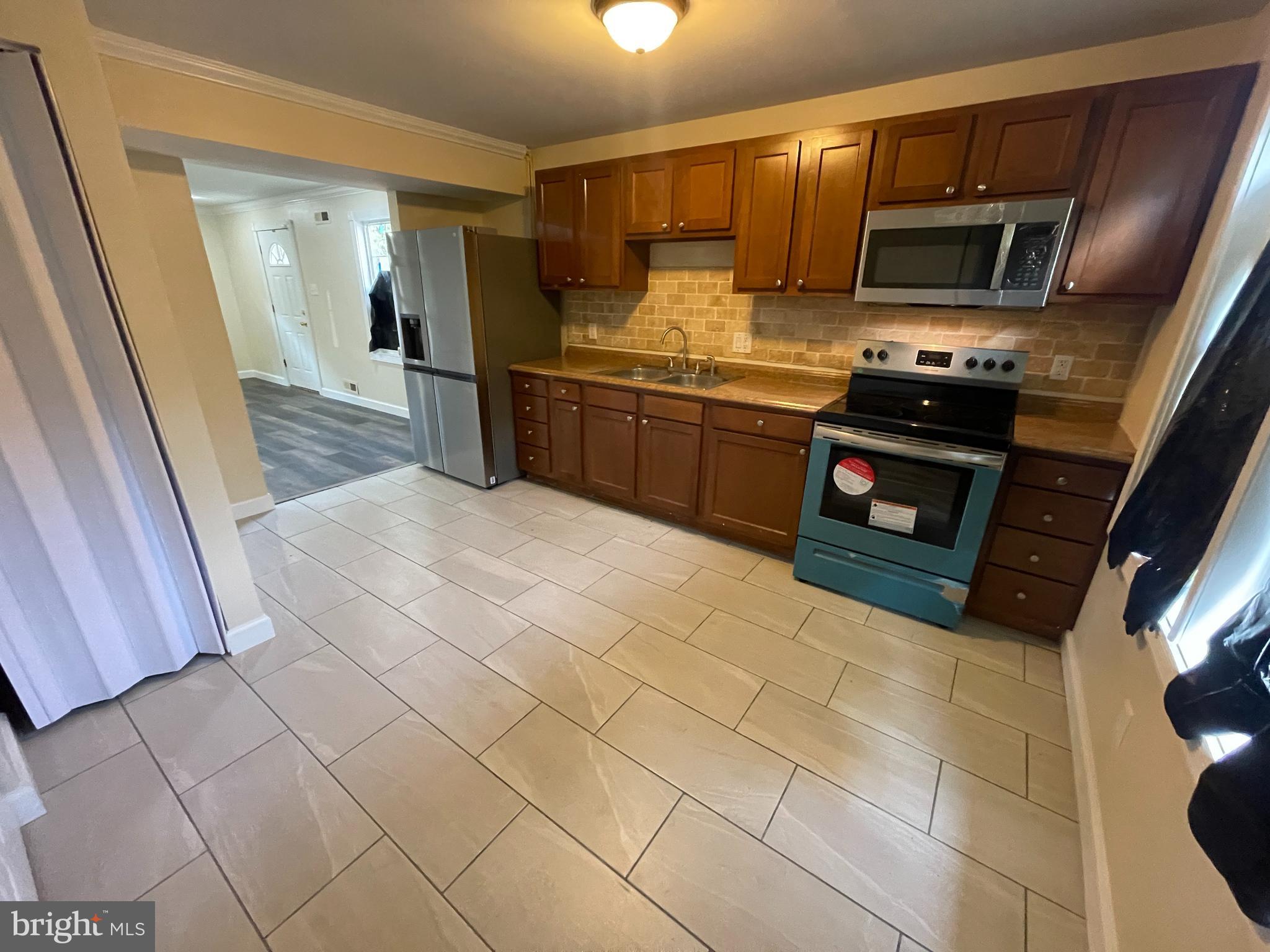 WARFIELD CONDOMINIUMS - Residential Lease