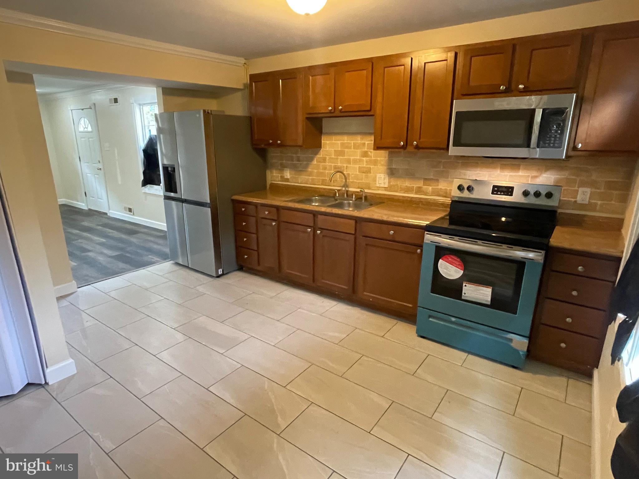 WARFIELD CONDOMINIUMS - Residential Lease