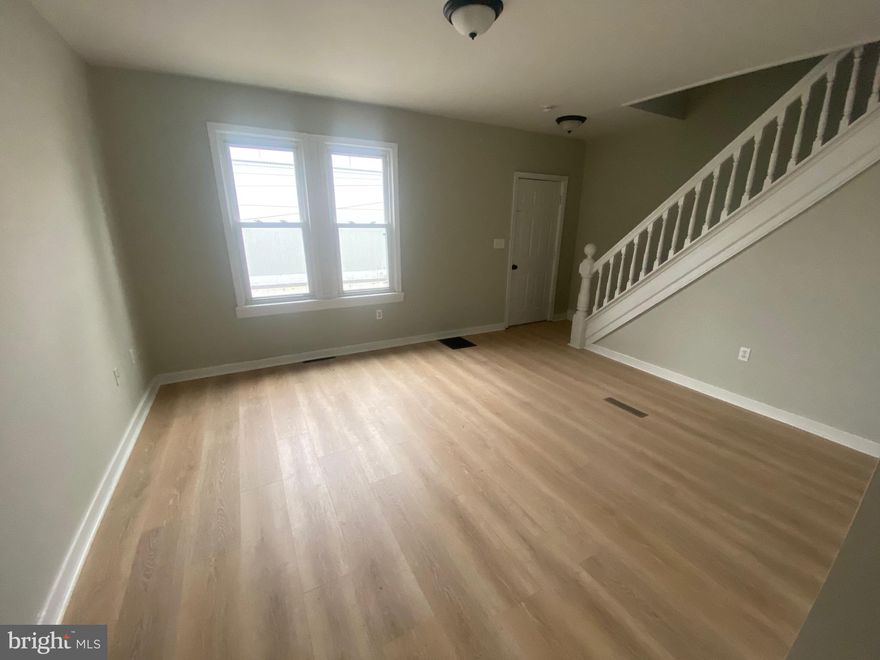 4 Bed/1 Bath Townhome, located in lovely Dunmore!  This home has been completely updated. New cabinets, vinyl flooring, vanities, and more!  Central to stores and attractions.  Tenant pays water, gas and electric.

Owner requires credit 580+, and income around 2.5 times the monthly rent.