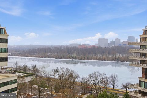 Photo of 700 New Hampshire Avenue NW #1218, WASHINGTON, DC 20037 (MLS # DCDC2242322)