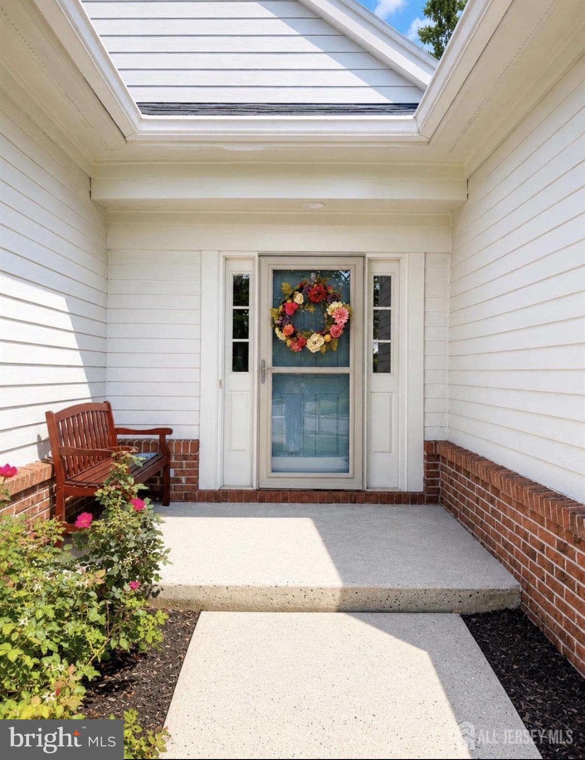 4 EMPRESS COURT