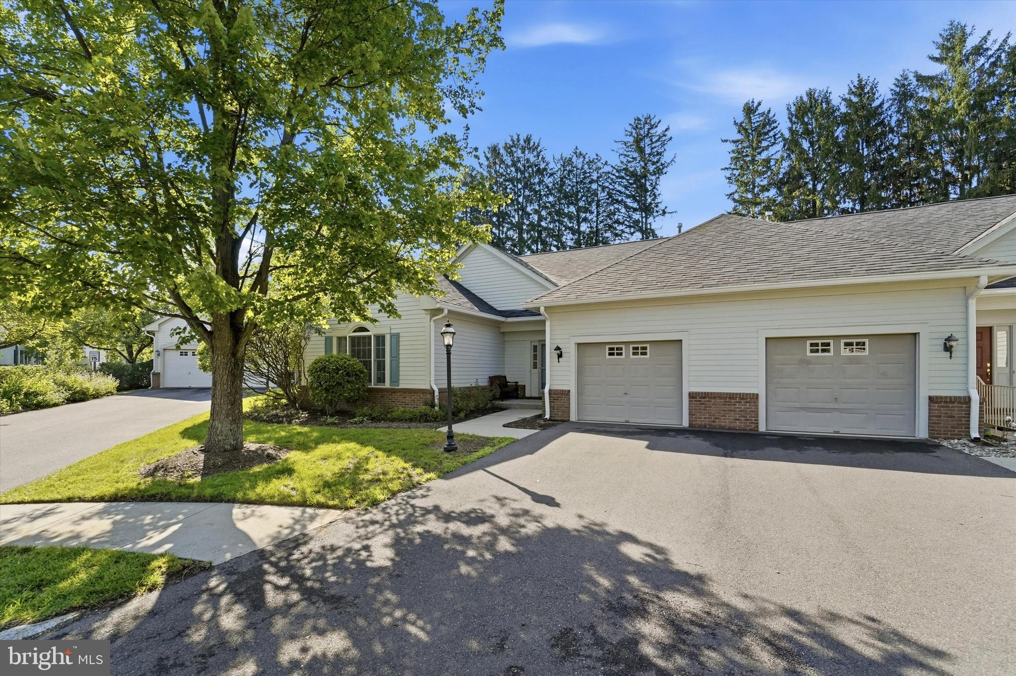 4 EMPRESS COURT