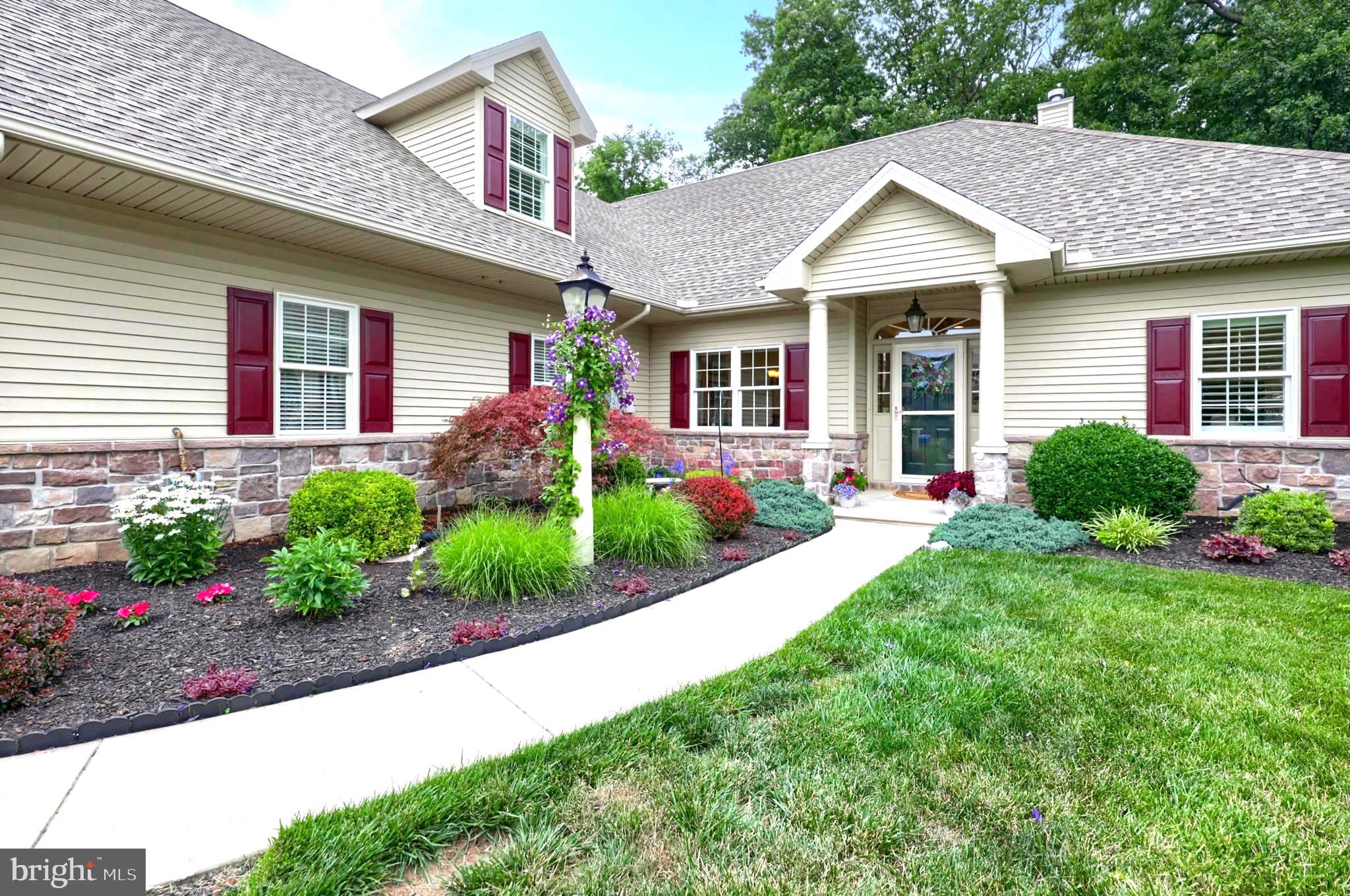 865 MEADOW COURT