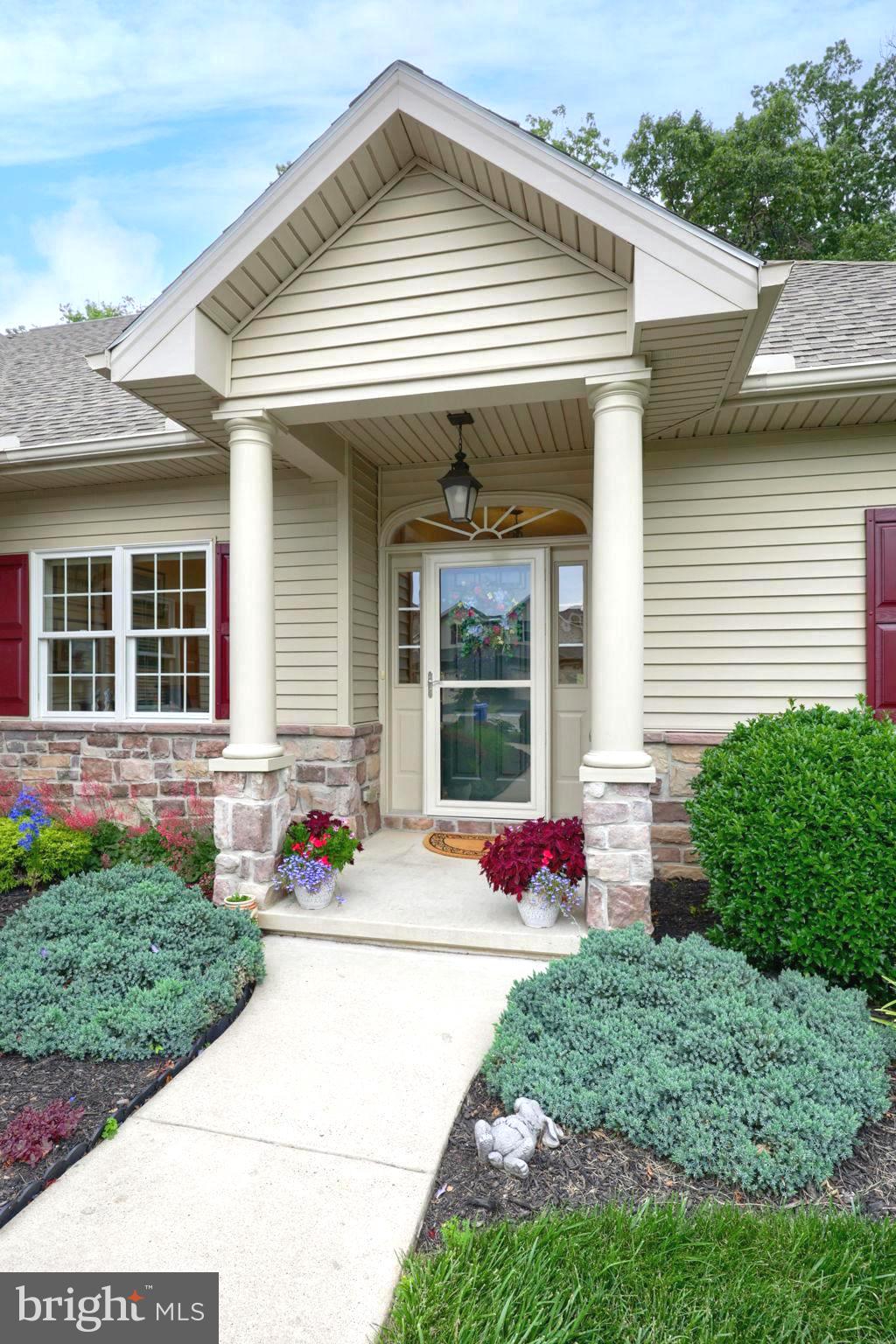 865 MEADOW COURT