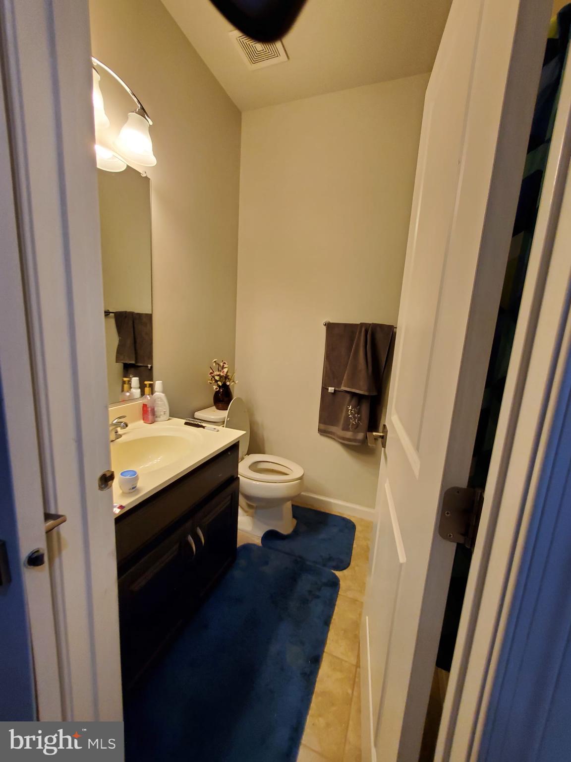 LOUDOUN VALLEY ESTATES 2 - Residential Lease