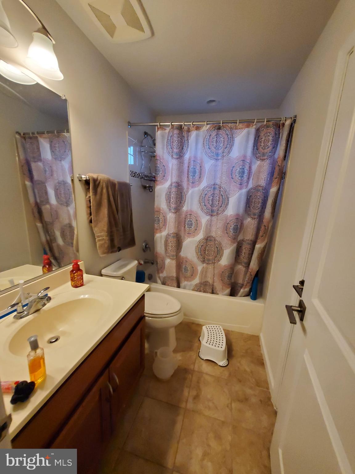 LOUDOUN VALLEY ESTATES 2 - Residential Lease