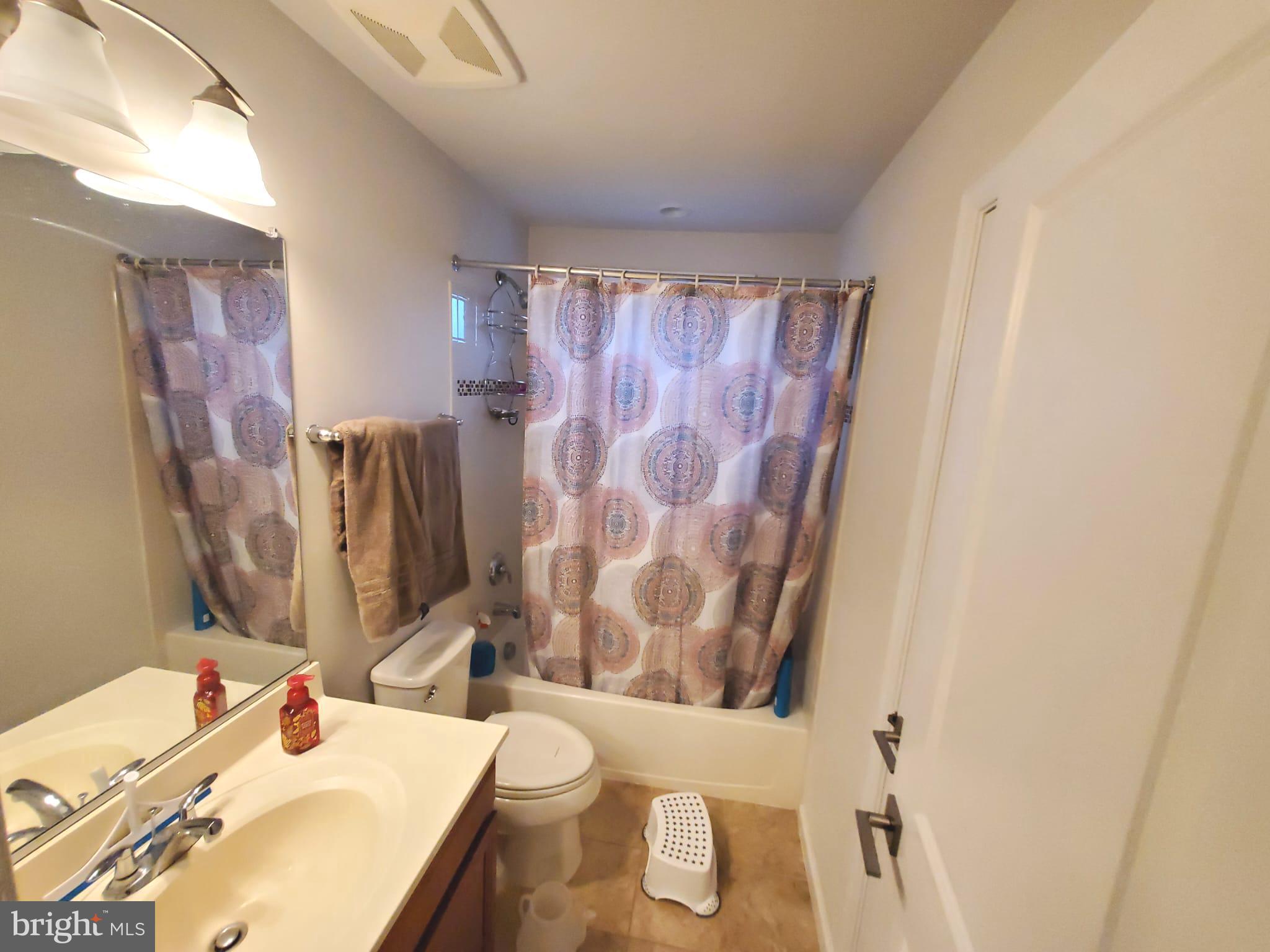 LOUDOUN VALLEY ESTATES 2 - Residential Lease