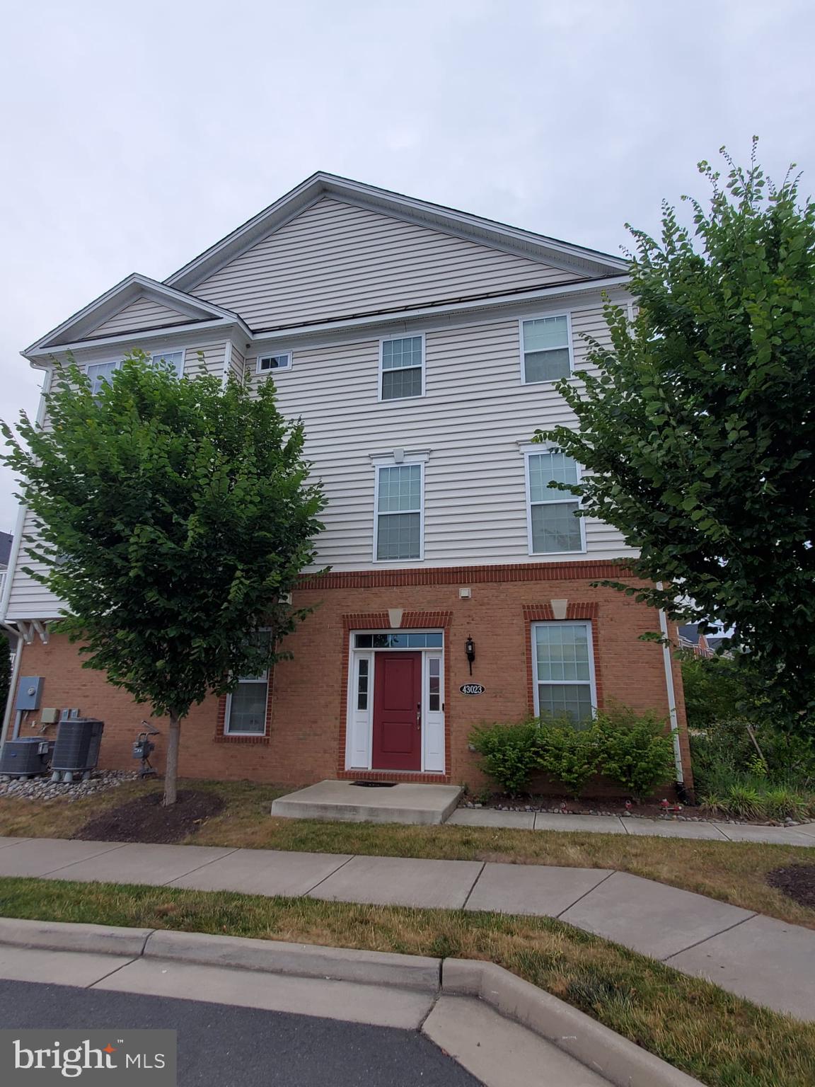 LOUDOUN VALLEY ESTATES 2 - Residential Lease