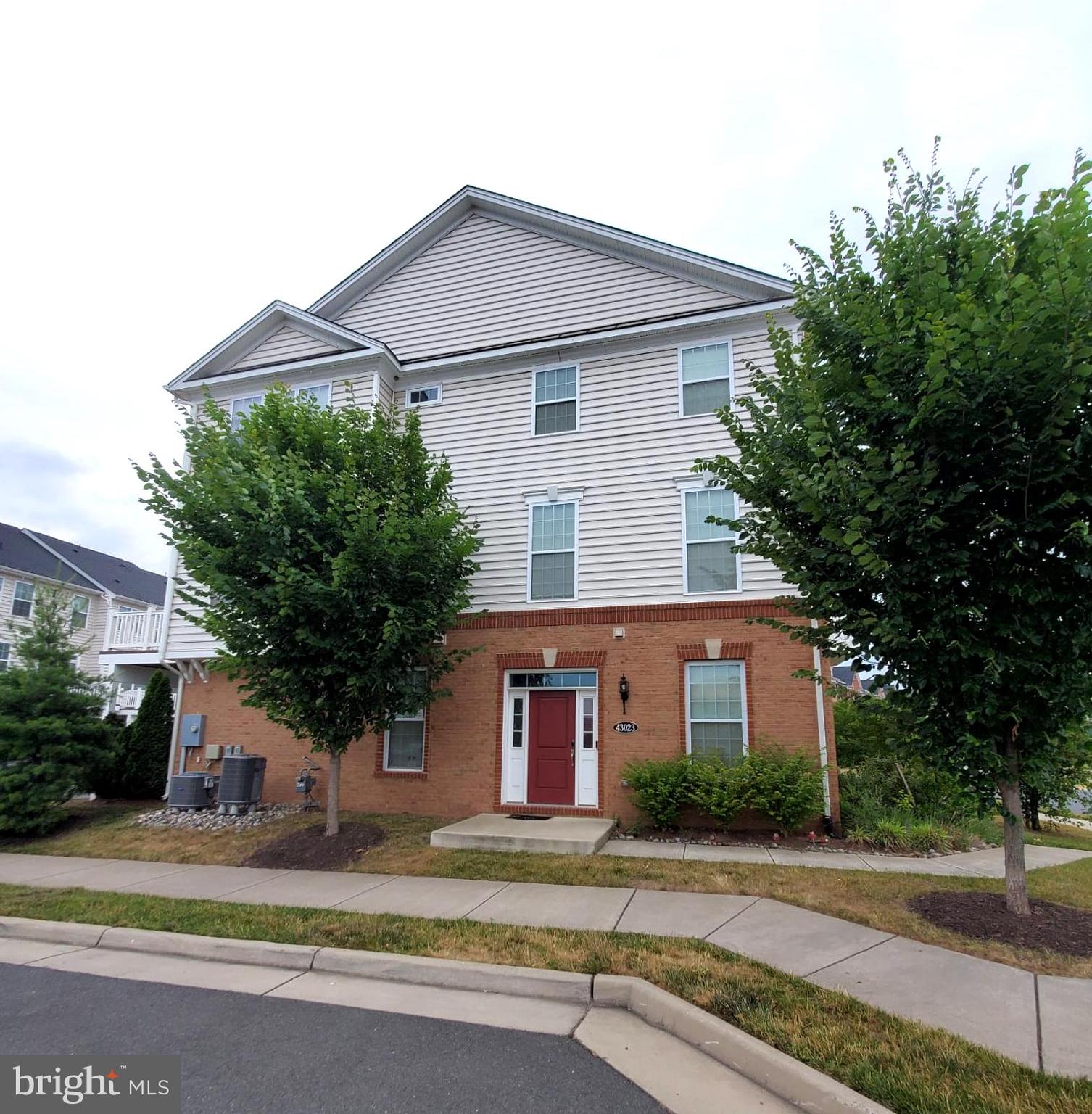 LOUDOUN VALLEY ESTATES 2 - Residential Lease