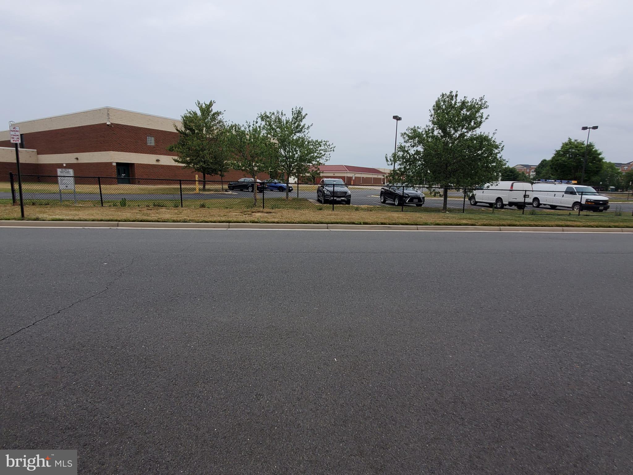 LOUDOUN VALLEY ESTATES 2 - Residential Lease