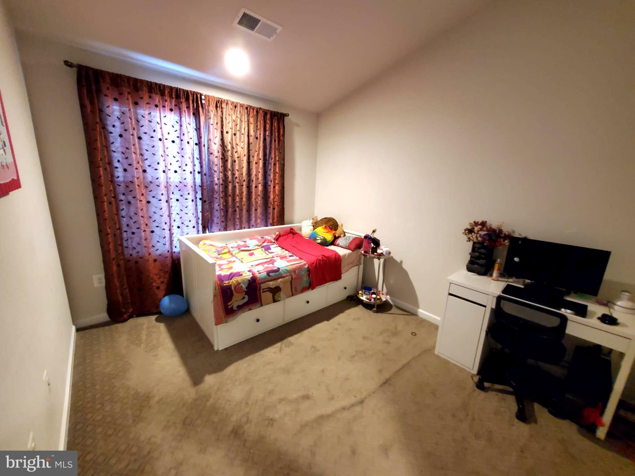 LOUDOUN VALLEY ESTATES 2 - Residential Lease