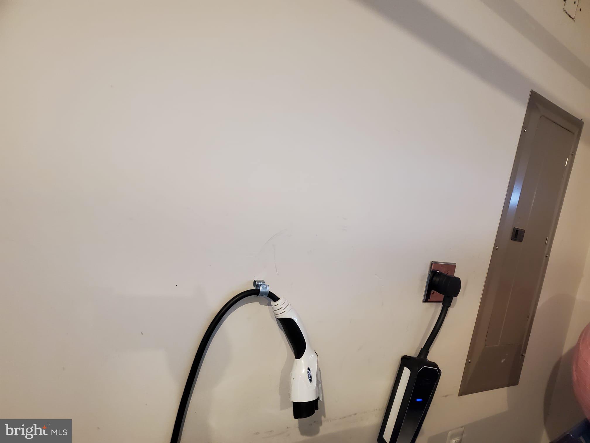 LOUDOUN VALLEY ESTATES 2 - Residential Lease