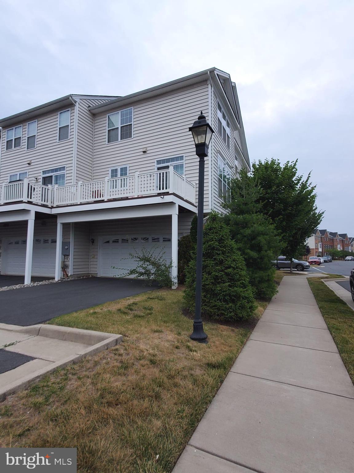 LOUDOUN VALLEY ESTATES 2 - Residential Lease