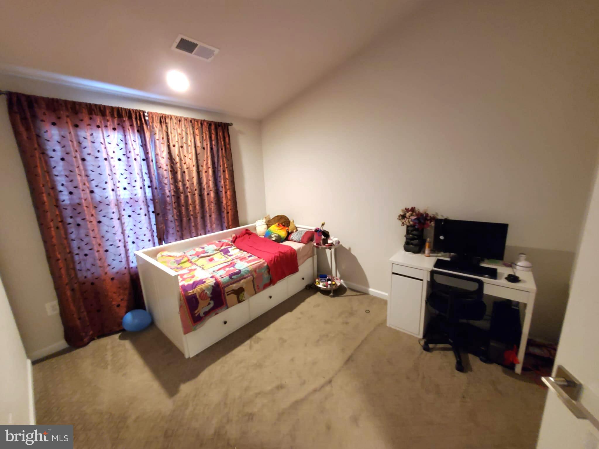 LOUDOUN VALLEY ESTATES 2 - Residential Lease