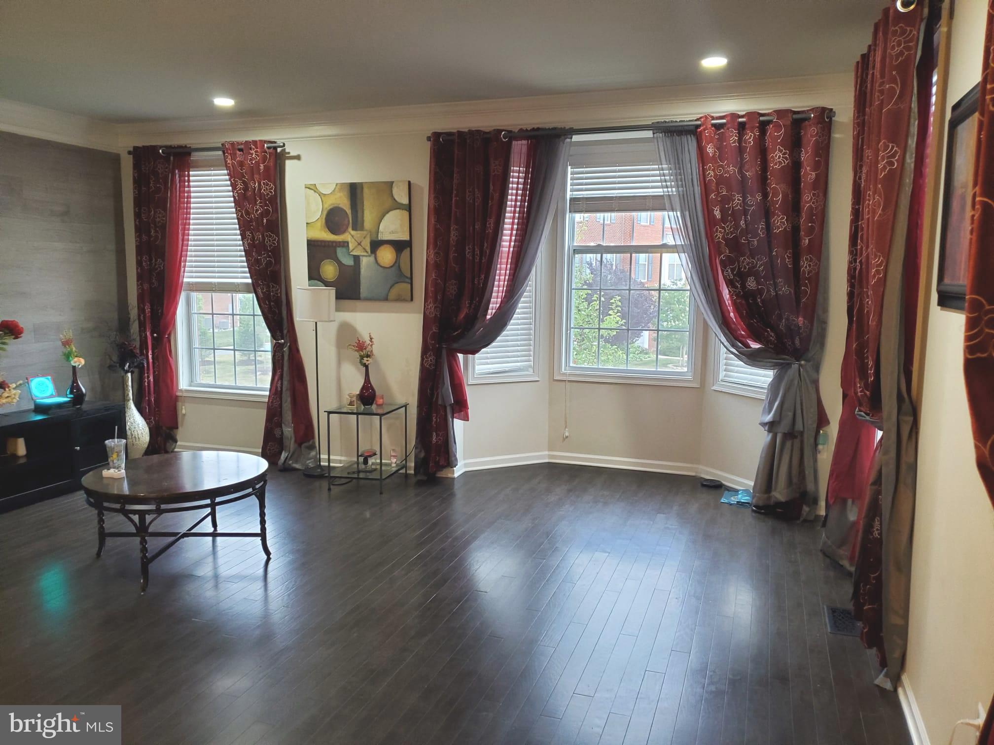 LOUDOUN VALLEY ESTATES 2 - Residential Lease