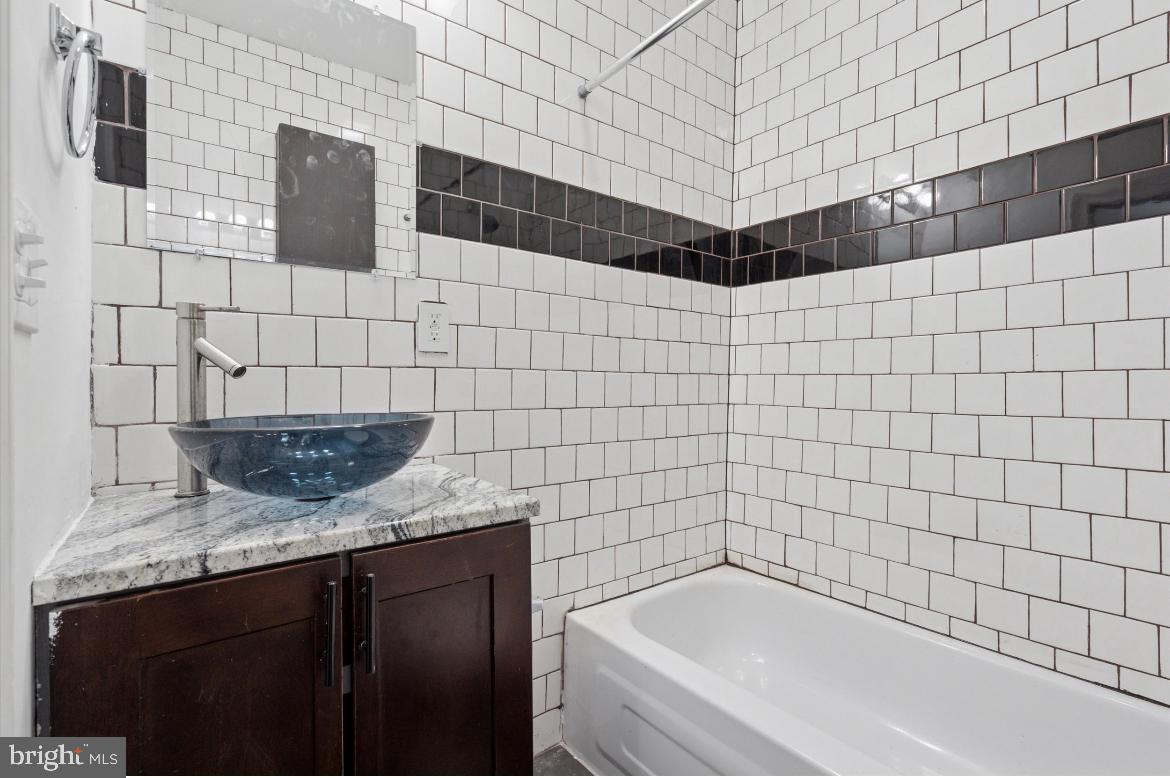 LOGAN - Residential Lease