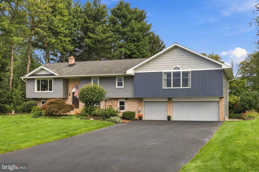 Photo of 207 Weaver Drive, LITITZ, PA 17543 (MLS # PALA2096098)