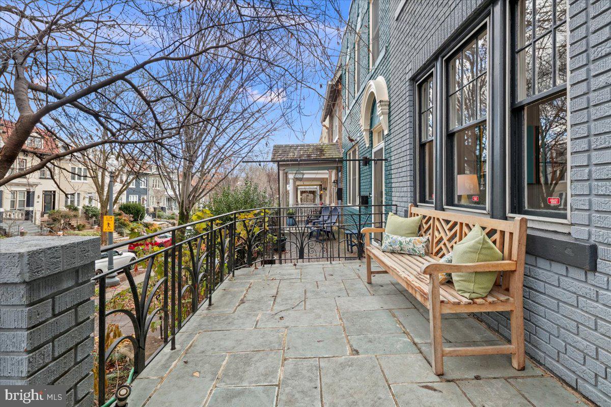 2714 WOODLEY PLACE NW