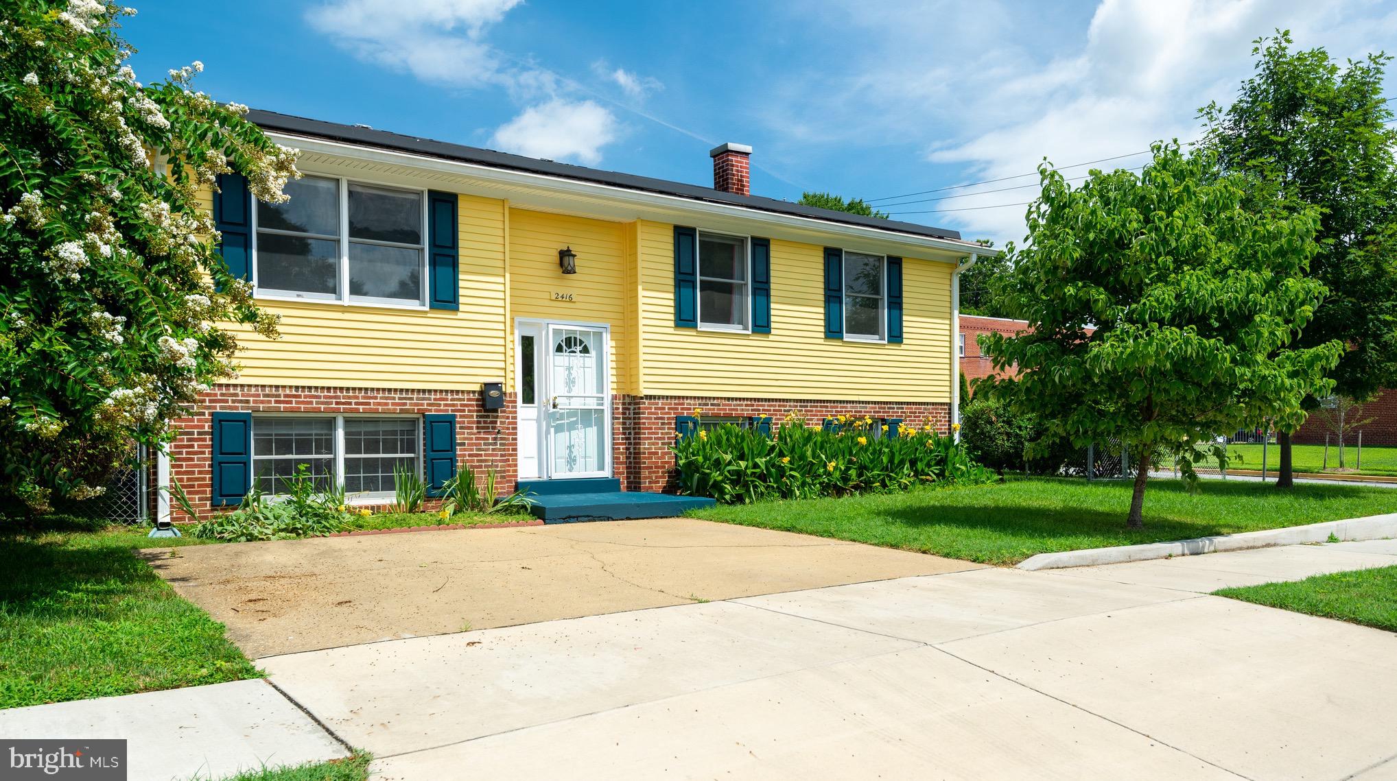 NORTH WOODRIDGE - Residential