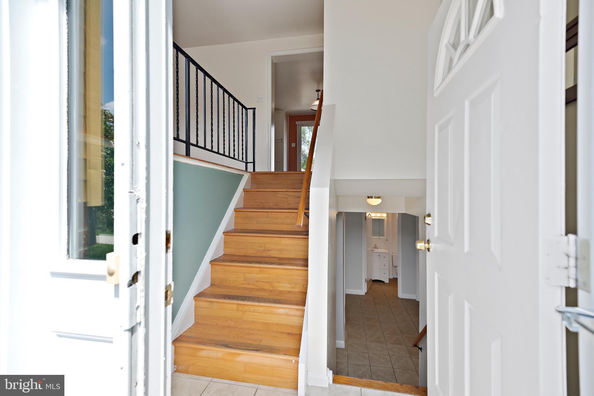 NORTH WOODRIDGE - Residential